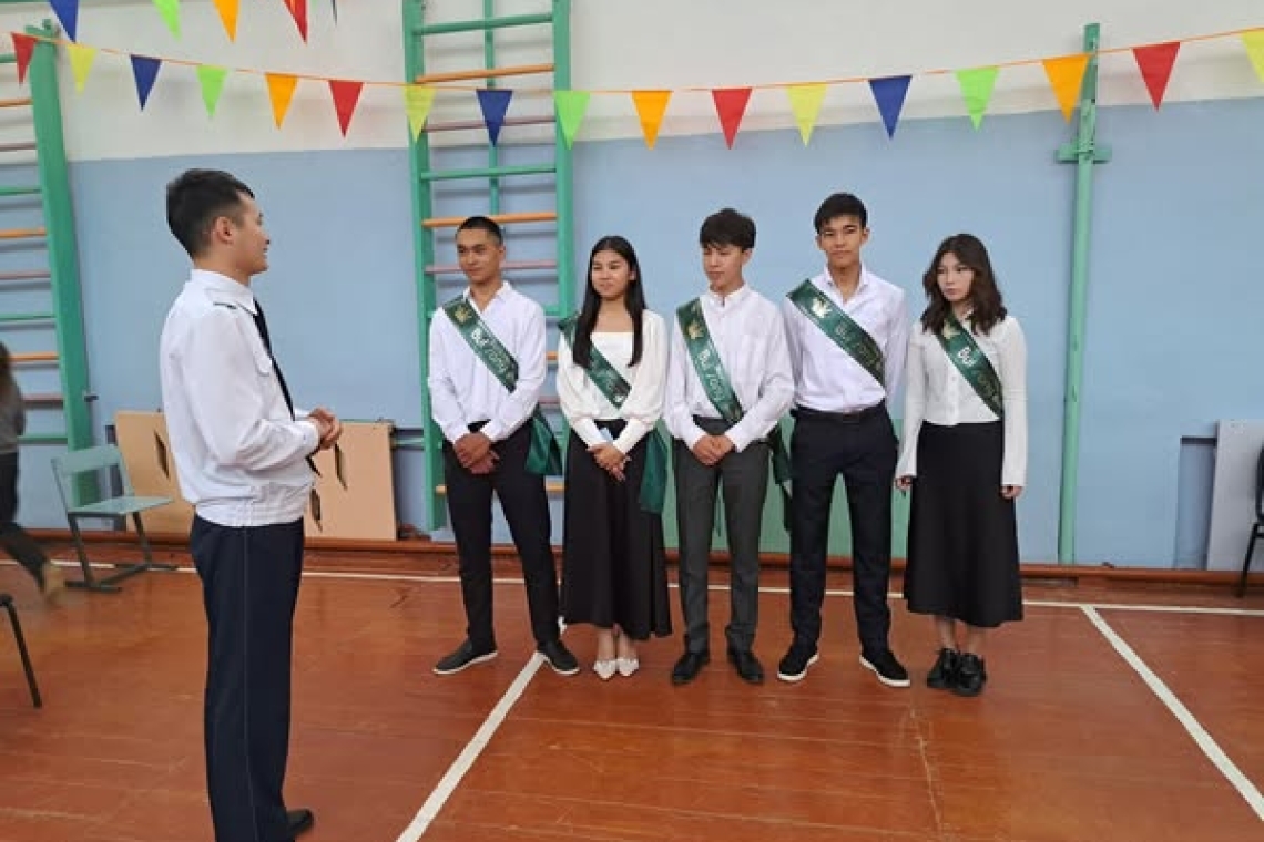 2025 жылдың 23 мамырында «Қазақстан балалары» тұжырымдамасына сәйкес Сырымбет  орта мектебінде аудандық полиция бөлімінің  қызметкері  профилактикалық әңгіме жүргізді. Мақсаты: Оқушыларды жеке қауіпсіздік ережелерімен, жол қозғалысы ережелерімен және жазғ