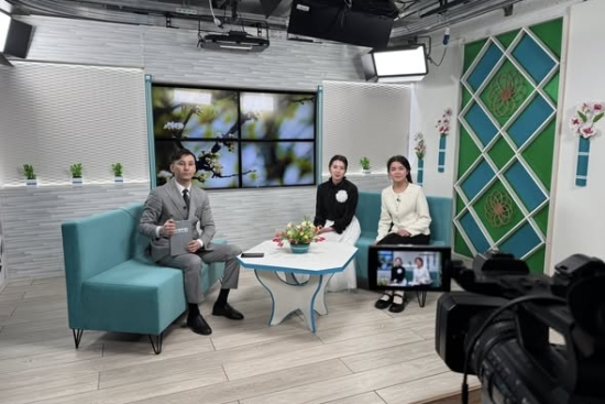 Қазақ тілі мен әдебиеті пәнінің мұғалімі Дүйсен Жібек және 8-сыныптың үздік оқушысы, білімге құштар Нұрбай Інжу жуырда Kokshe TV арнасының «Таңғы бағдарлама» студиясына арнайы барып, мазмұнды әрі әсерлі сұхбат беріп қайтты.